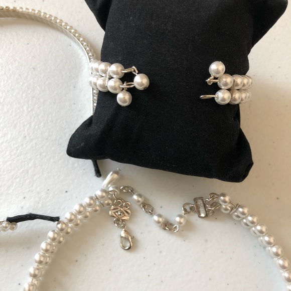 Bundled Pearl Necklace - Picture 5 of 8